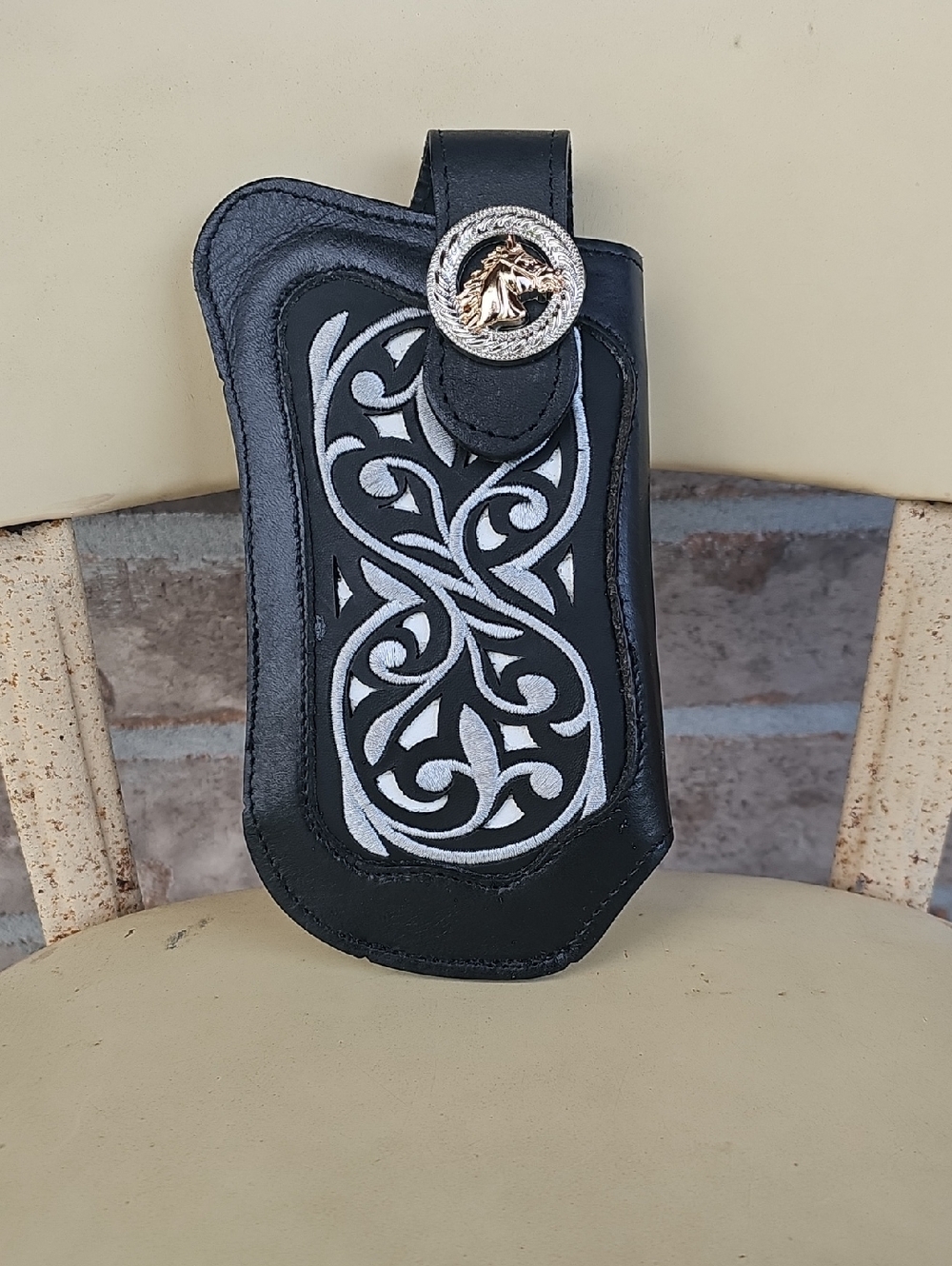 100 % Leather Equstrain Pouch